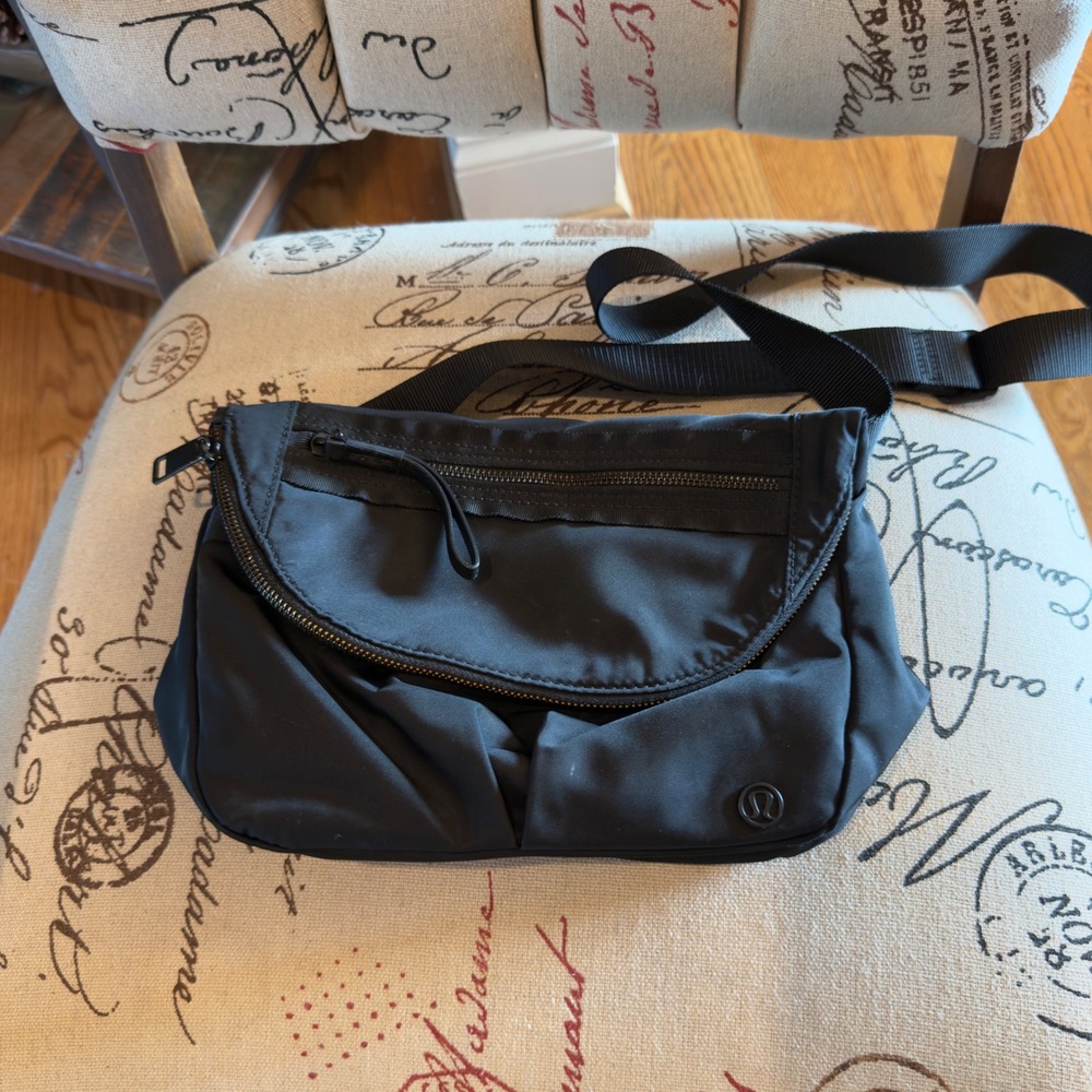Lululemon All Night Festival Bag Black Crossbody Messenger Nylon OS/TU